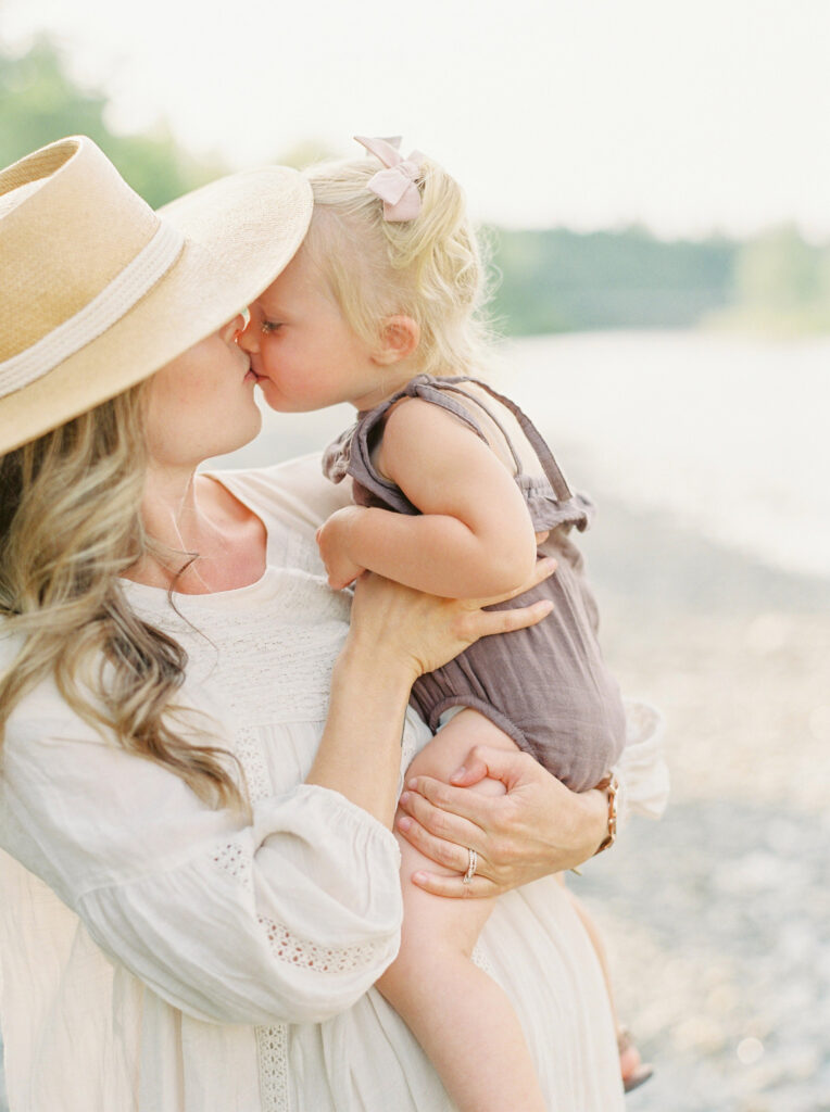 Picture of a mother and daughter to help demonstrate how to work with SEO for photographers