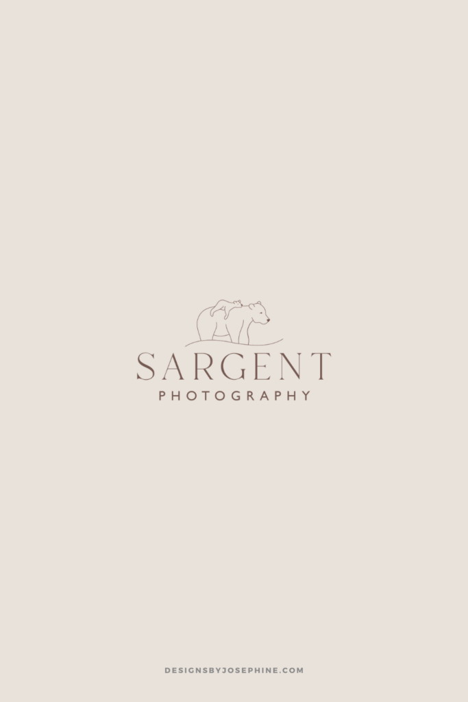 Secondary logo with a bear for a Family Photographer