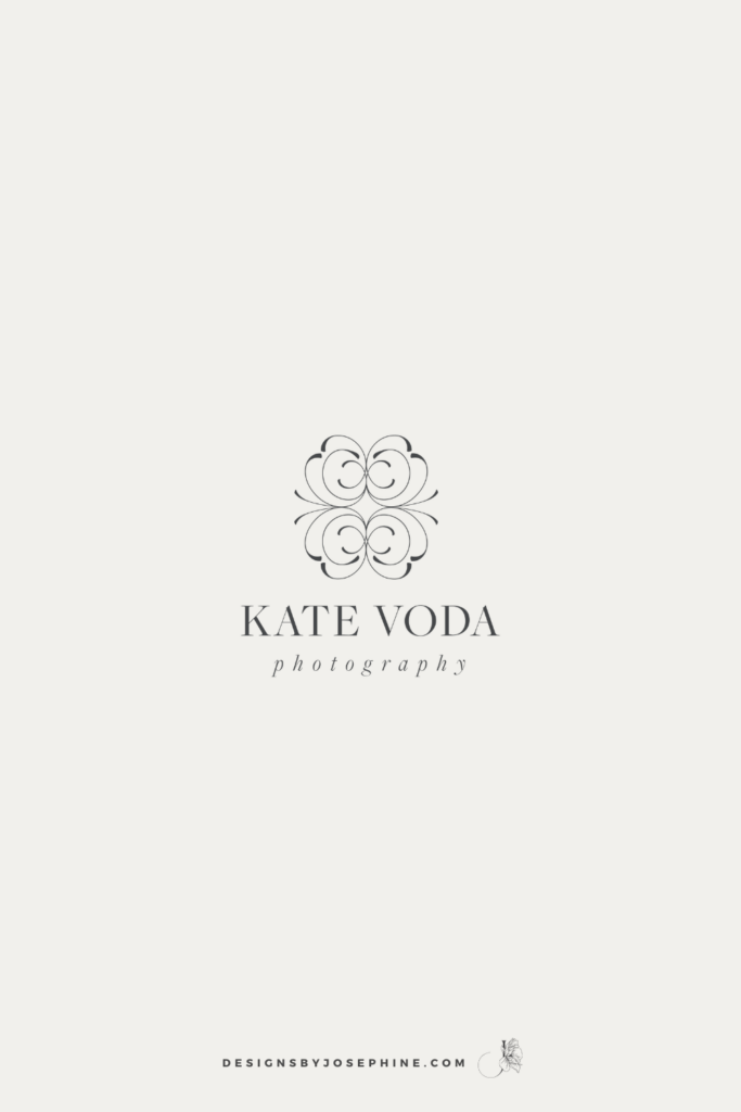 Custom branding for a motherhood photographer who specializes in maternity and newborn photography.